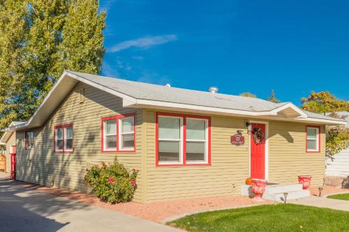 Fruita House | Peach House Ii - Cozy, Inviting Downtown Cottage!