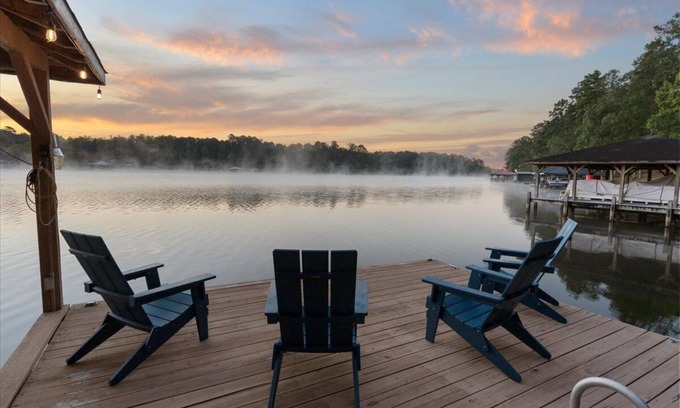 Hardwick Cottage | Peachy Pines - Serene Lakefront Cottage w/Dock