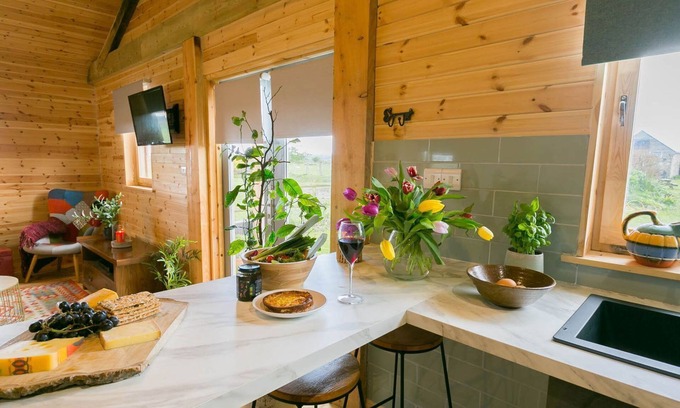 Malltraeth Cottage | Peacock Cabin - a dog that sleeps 2 guests in 1 bedroom
