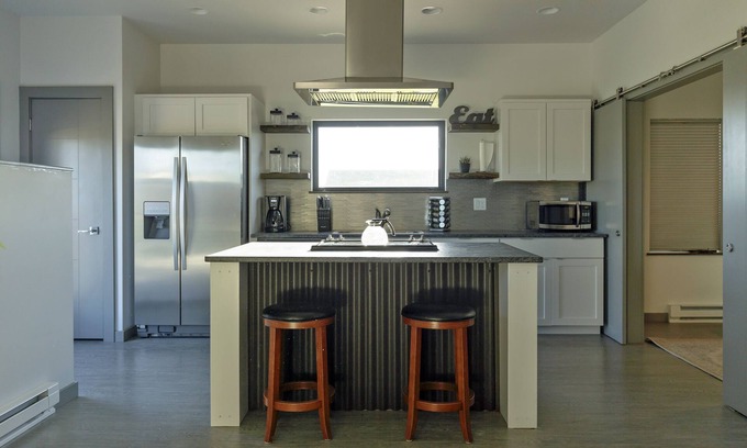 Bozeman Apartment | Peaks View Suite-Modern apartment in central Bozeman