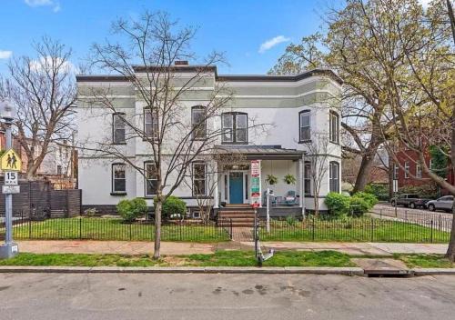 Eckington Villa | Pearl Light