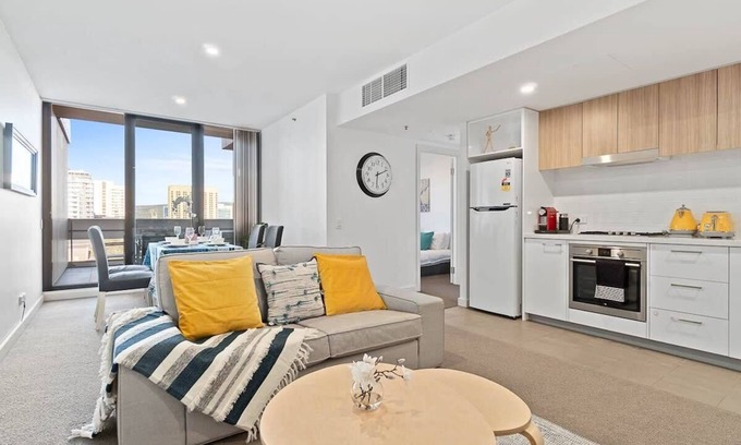 Adelaide Central Business District Apartment | Pearl on Grote/Pool&Gym/Central Mkt/Parking