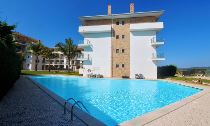 Sao Martinho do Porto Apartment | Pebble - 1 bedroom apartment (sleeps 4) with pool & tennis court