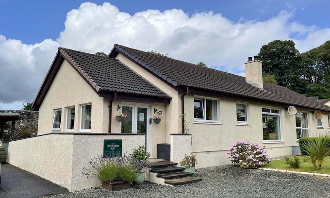 Achachork Cottage | PEBBLE COTTAGE, family friendly, character holiday cottage in Portree