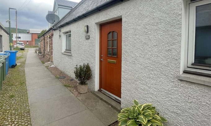 Golspie Cottage | Pebble Cottage, on NC 500
