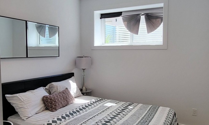 Edmonton House | Pebbles' Cozy 2Bed Basement Suite near River Valley/Downtown Edmonton