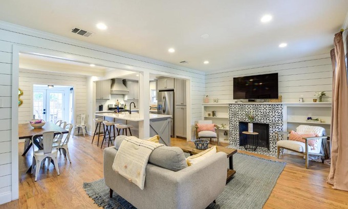 Frisco Original Donation House | Pecan Blue Frisco Home with Private Yard and Hot Tub