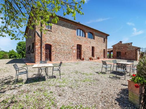 Peccioli Apartment | Peccioli Villa Retreat w Pool