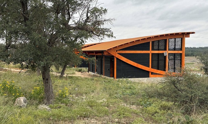 Johnson City Cottage | Pedernales River Guesthouses - PONDER