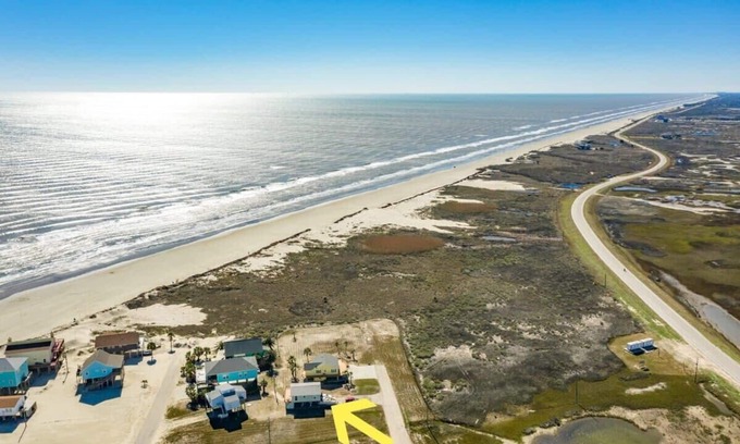 San Luis House | Peek-a-Boo Beach & Bay Views!