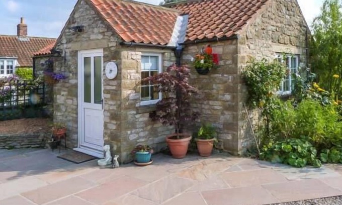 Easterside Cottage | PEG'S COTTAGE, pet friendly, character holiday cottage in Helmsley
