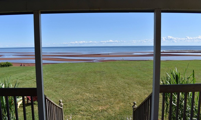 Canoe Cove Cottage | PEI oceanfront cottage within 25 minutes of Charlottetown and golfing
