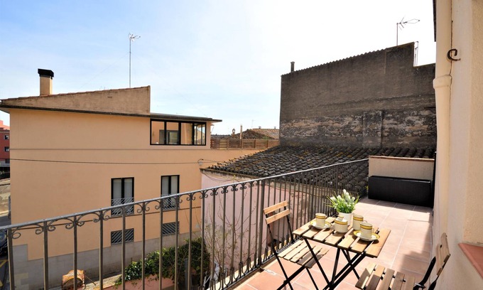 Castello d'Empuries Apartment | Peixateries Velles, 1-2. For 4 people, wifi, A/C, in the center of town.