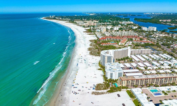 Sarasota Condo | Pelican Gardens 7 By Lido Beach