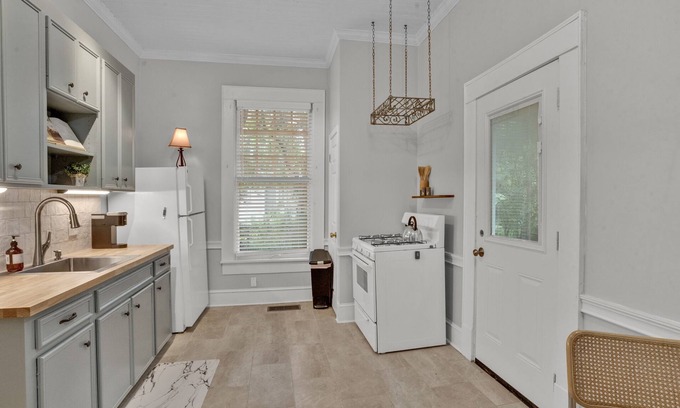 Caddo Heights-South Highlands Apartment | Pelican Place on Stephenson