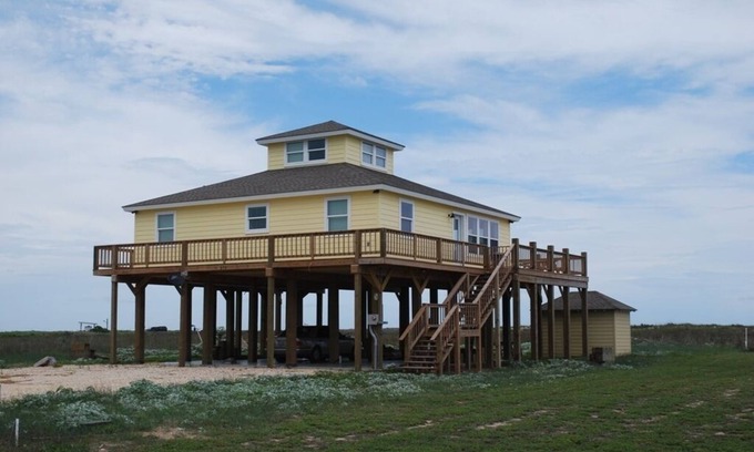 Matagorda House | Pelican Point - Come for the Beautiful Beach Sunrises.