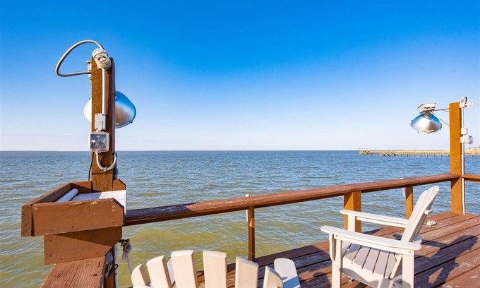 Rockport House | Pelican Point | Pet Friendly, Bay View + Pier!