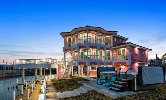 Port Isabel House | Pelican Point