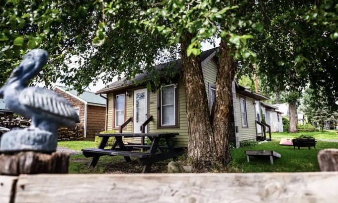 Verona Beach Cottage | Pelican Point with Kayaks, Bikes, and Fire Pit