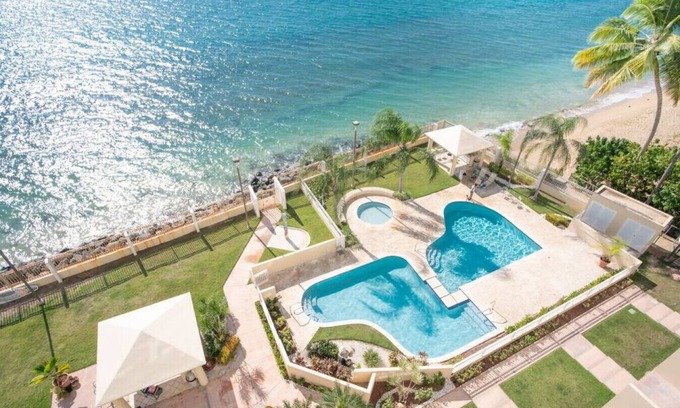 Stella Condo | Pelican Reef 103- Beachfront Petite Paradise - 1st level