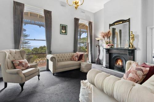 Queenscliff Apartment | Pelicans at the Ozone