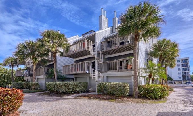 Indian Shores Condo | Pelicans Pointe