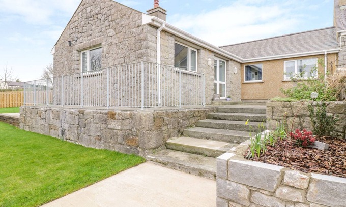 Brynteg House | PEN BRYN, with open fire in Benllech