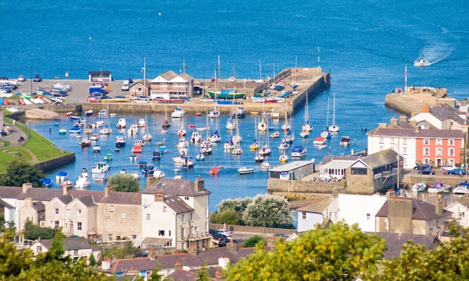 Aberaeron Apartment | Pen Cei Apartment - Two Bedroom Apartment, Sleeps 4