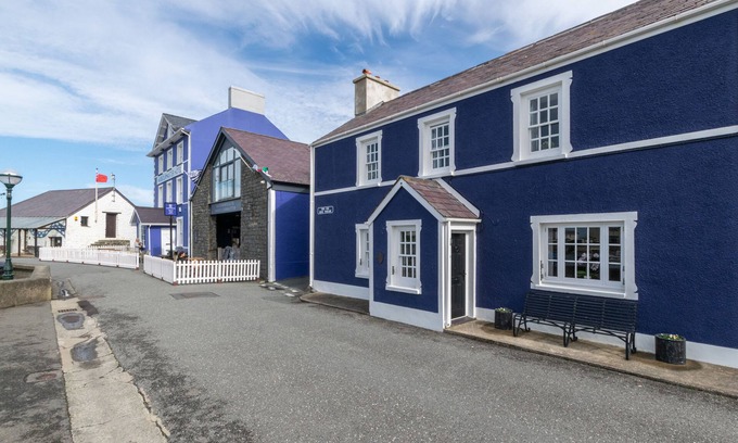 Aberaeron Apartment | Pen Cei Apartment - Two Bedroom Apartment, Sleeps 4