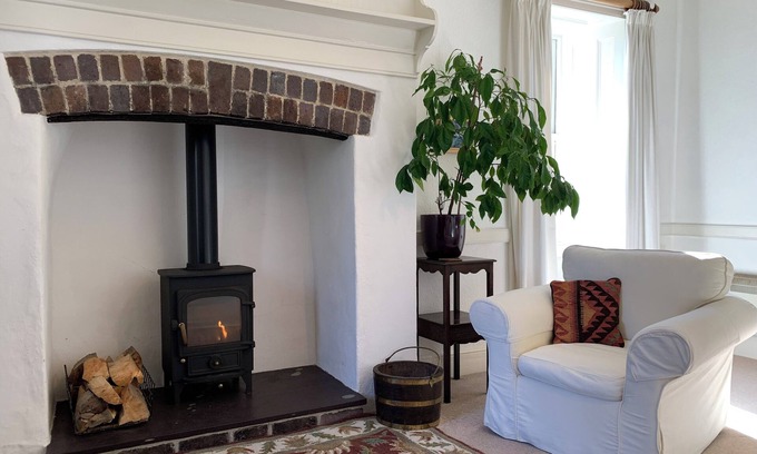 Cylch-Y-Garn Cottage | Pen y Graig - Front Wing, Church Bay, sea views, 500m to beach.