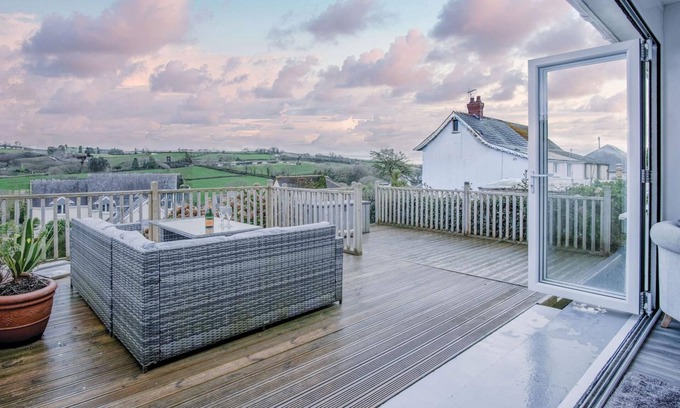 Saundersfoot Apartment | Pencw Garden View - 3 Bed Apartment - Saundersfoot