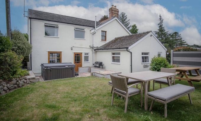 Amroth House | Pendeilo Villa - 5 Bedroom Holiday Home - Amroth