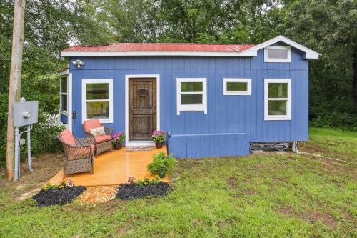 Pendergrass House | Pendergrass Tiny Home Cabin on Pond with Fire Pit!