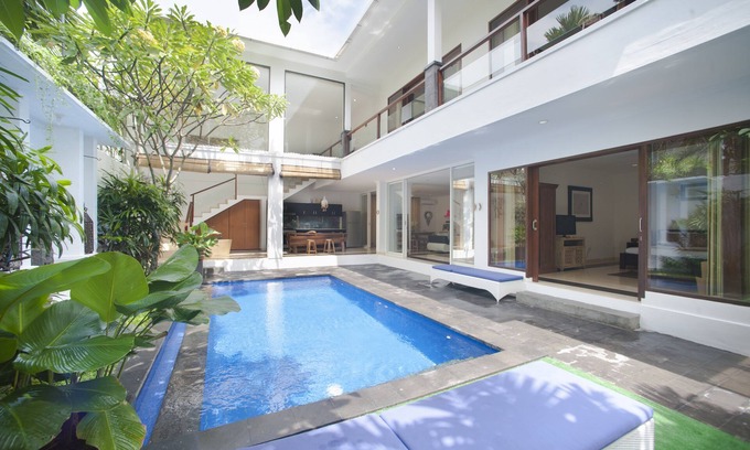 Laksmana Villa | PENELOPY VILLA 3 NEAR EAT STREET OBEROI.