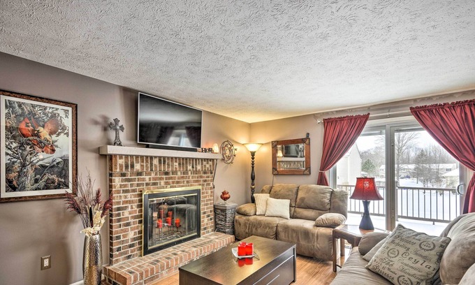 Penfield House | Penfield Townhome - 10 Mi to Downtown Rochester!