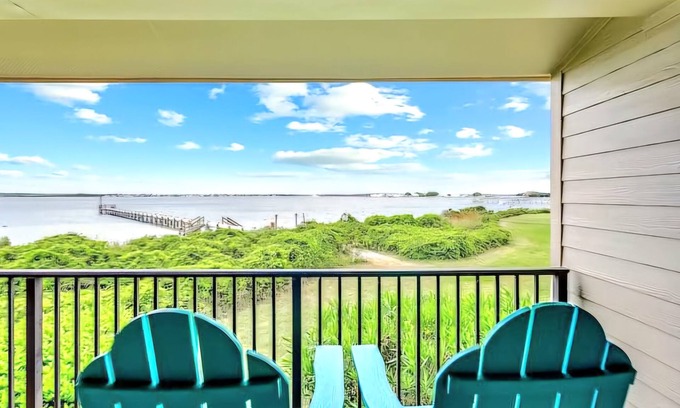 Pensacola Beach Condo | Pensacola Beach Waterfront Condo with Relaxing View. Family Friendly!