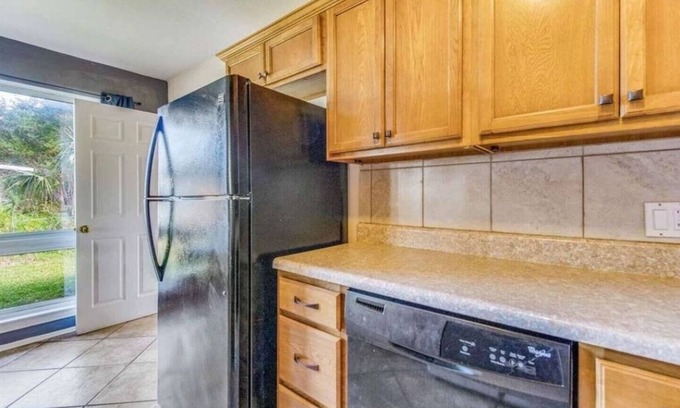 West Pensacola House | Pensacola Home 3 BR & 2 BA & Ping Pong table, kitchen & laundry, yard for Pets.