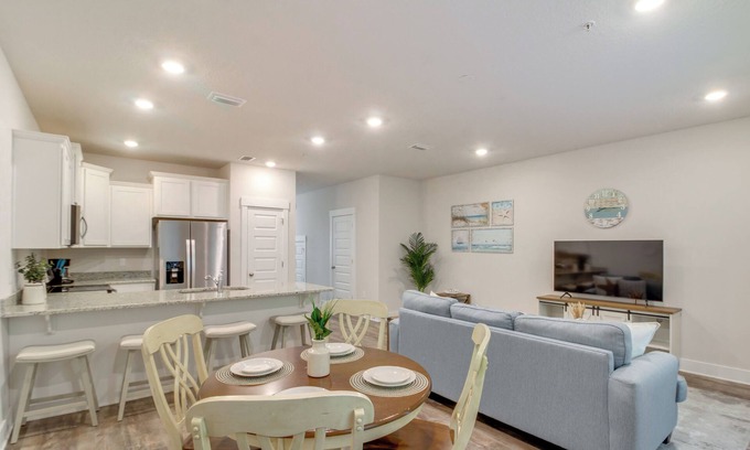 Pine Forest House | Pensacola Retreat w/Pool Access, 20 Mi to Beach