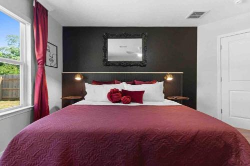 Pensacola Apartment | Pensacola Whimsy Hideaway: Quirky Apartment Near NAS