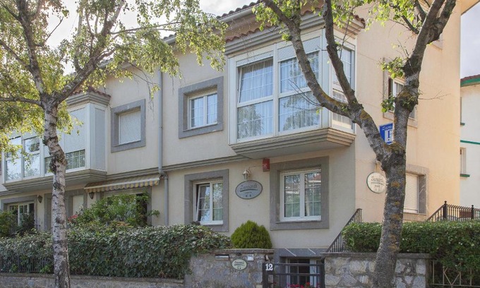 Deba House | Pensión Zumardi