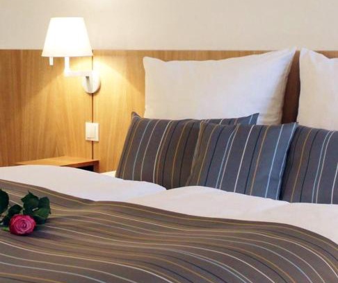 Vilsbiburg Bed & Breakfast | Pension Cafe Konrad