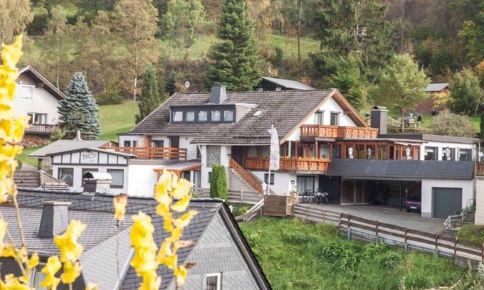 Zueschen House | Pension Dorfkrug
