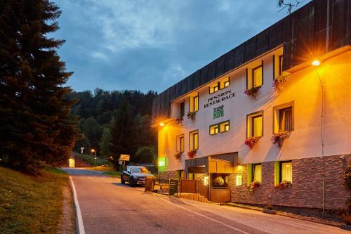 Zacler House | Pension & restaurace Zelený Mlýn Žacléř