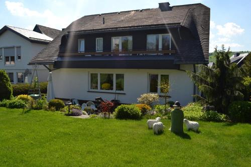Usseln House | Pension Robin Hood