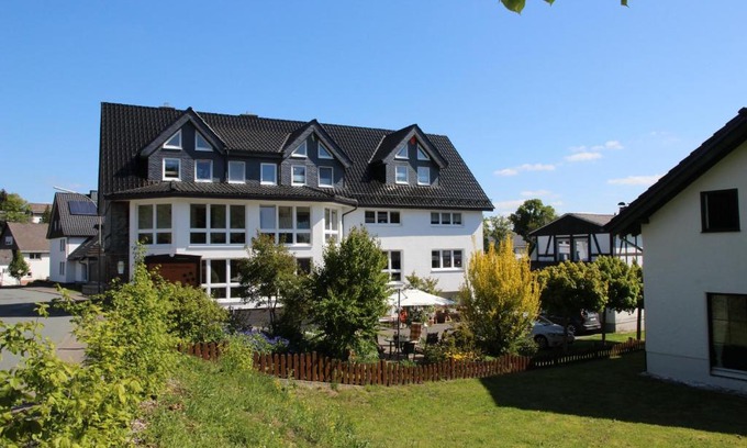 Medelon House | Pension und Ferienwohnungen Schweinsberg