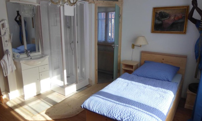 Weil am Rhein House | Pension Zur Rose