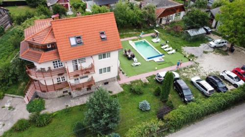 Covasna House | Pensiunea Apolka Panzió