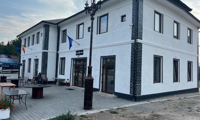 Cimpeni House | Pensiunea CASABLANCA