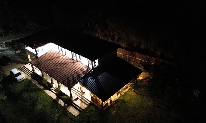 Barnova House | Pensiunea Emelys