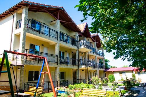 2 Mai House | Pensiunea Mioara 2 Mai